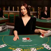 Blackjackbord i barmiljö med livedealer